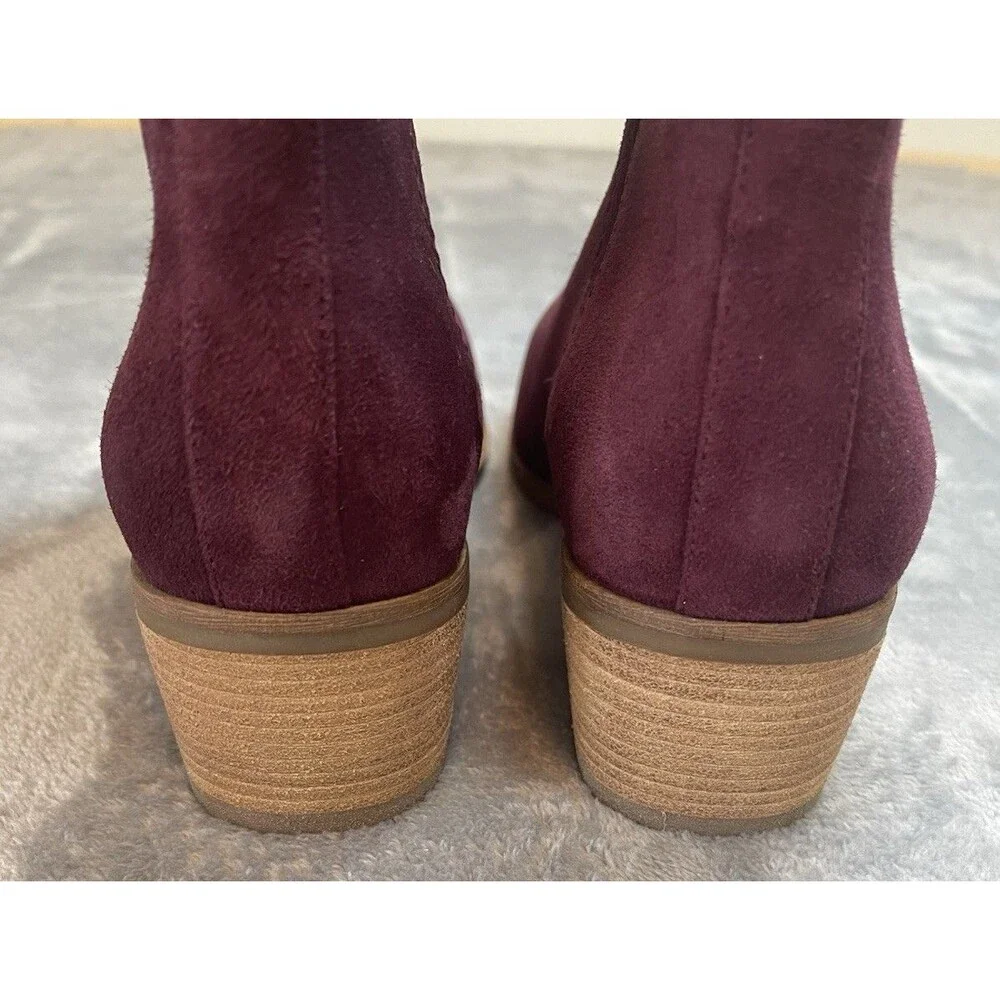 Cole Haan NWOB womens soft plum suede ankle boots 2 in. heels size 7.5B elegant